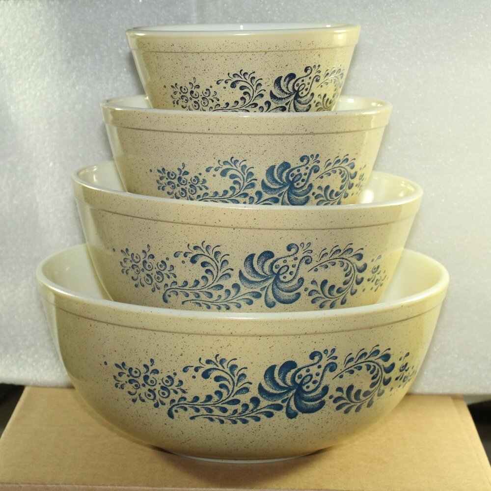 1970's Set of 4 Vintage PYREX Homestead Mixing Bowls 401 - 040 Tan Blue